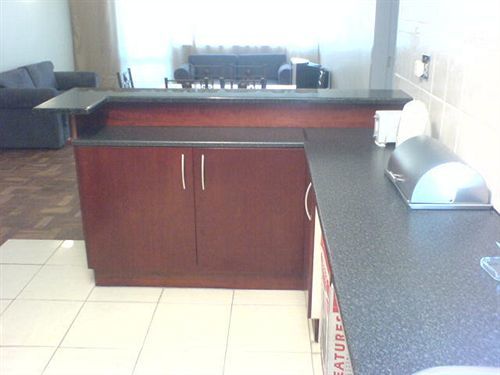 Vicmor Court 35 -