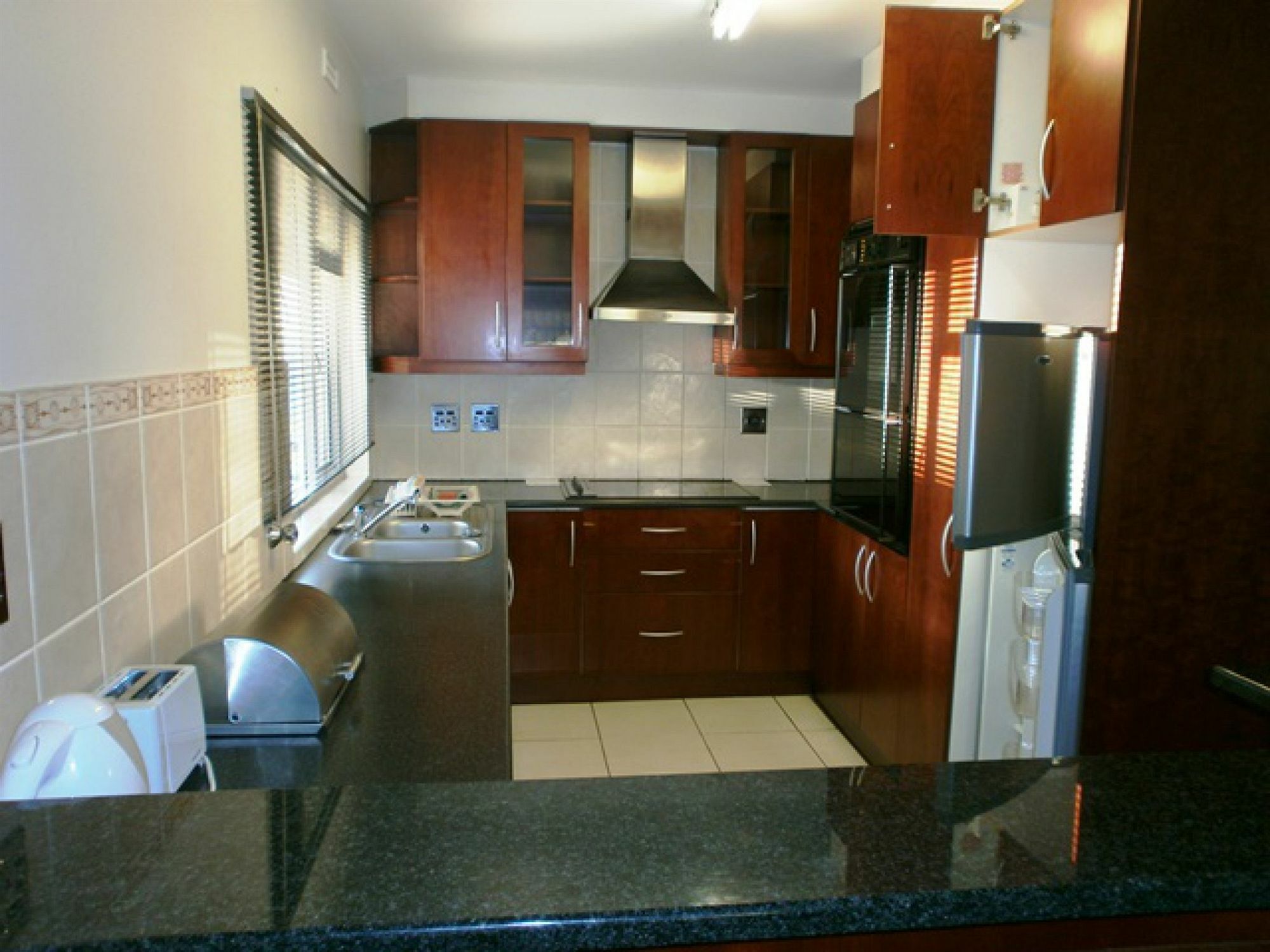 Vicmor Court 35 - *